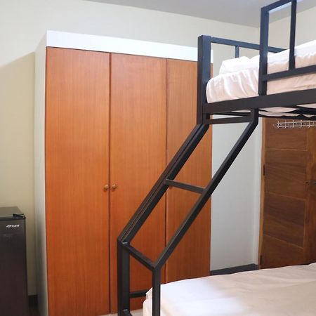 Anicia Guesthouse Rooms Paranaque City Esterno foto