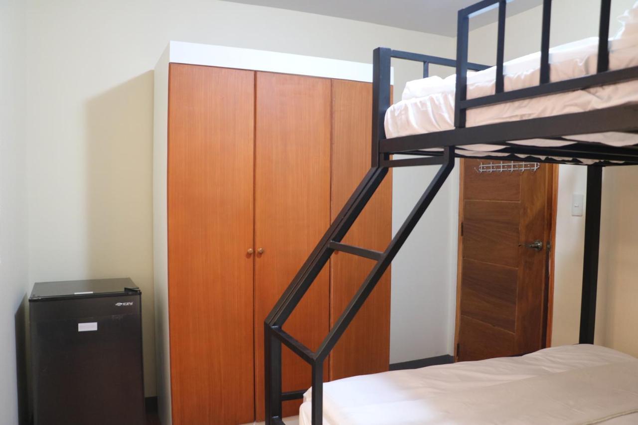 Anicia Guesthouse Rooms Paranaque City Esterno foto