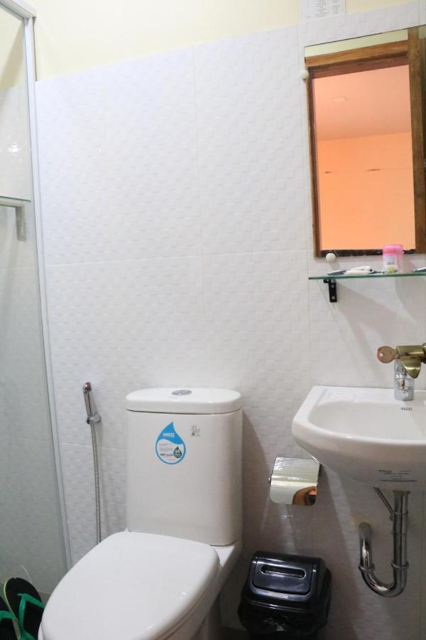 Anicia Guesthouse Rooms Paranaque City Esterno foto