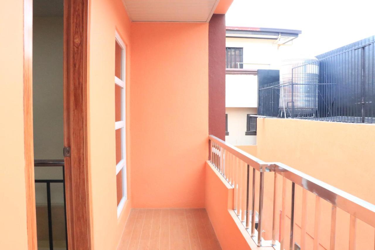 Anicia Guesthouse Rooms Paranaque City Esterno foto