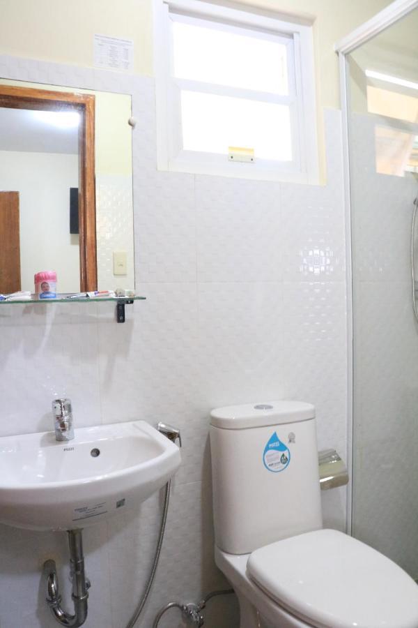 Anicia Guesthouse Rooms Paranaque City Esterno foto